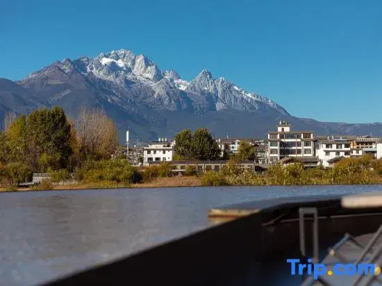 EARTHGAZE•STARSPANNG: 180-Degree Snow Mountain View Homestay (Lijiang Ancient Town Branch)