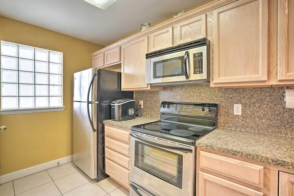 Coastal Condo w/ Pool in South Padre Island!