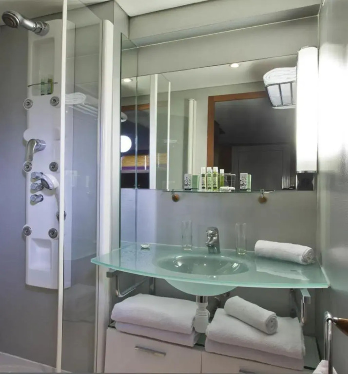 VIP Paris Yacht Hôtel & Spa