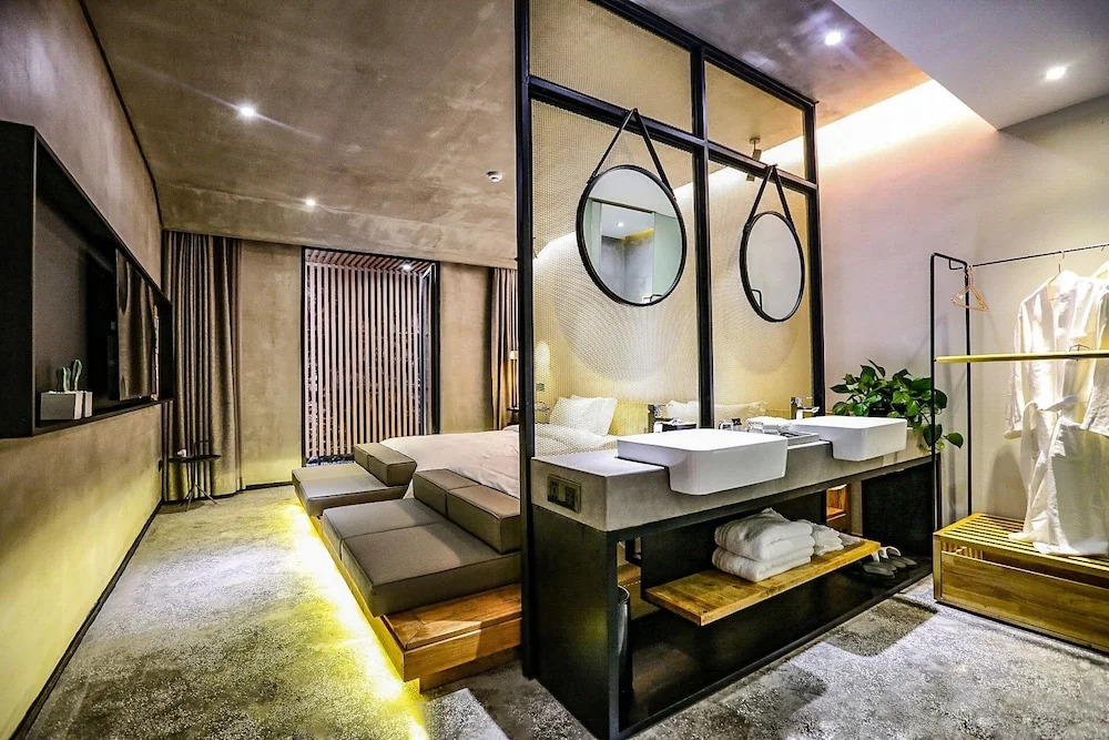 Zhangjiajie Yu Realm Hotel - Ancient Charm - Modern Luxury - Your Perfect Journey - A single pick-up or drop-off