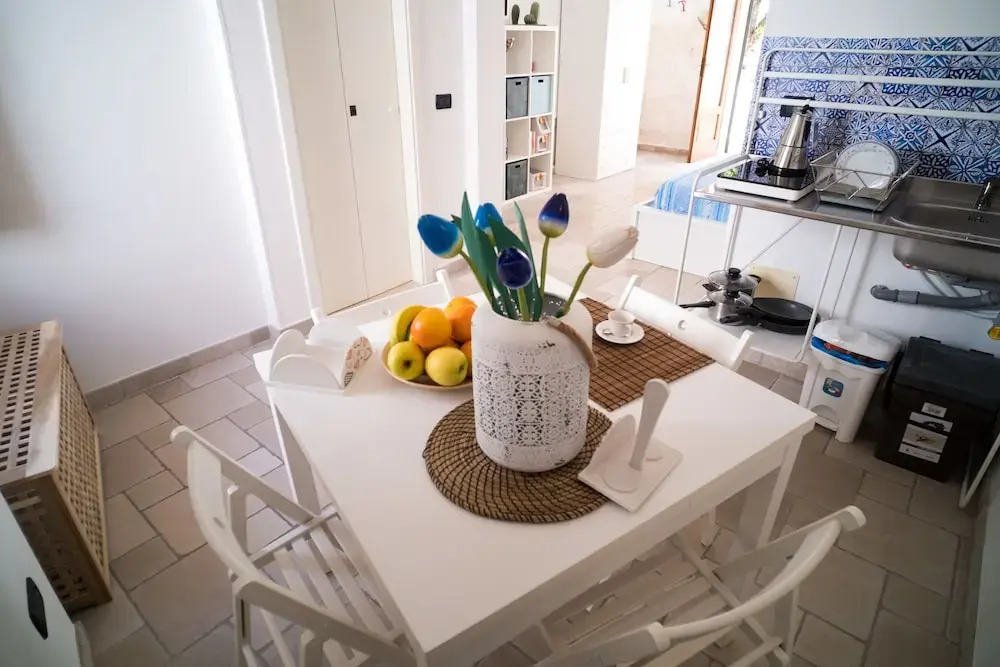 La bottega Ostuni by Typney