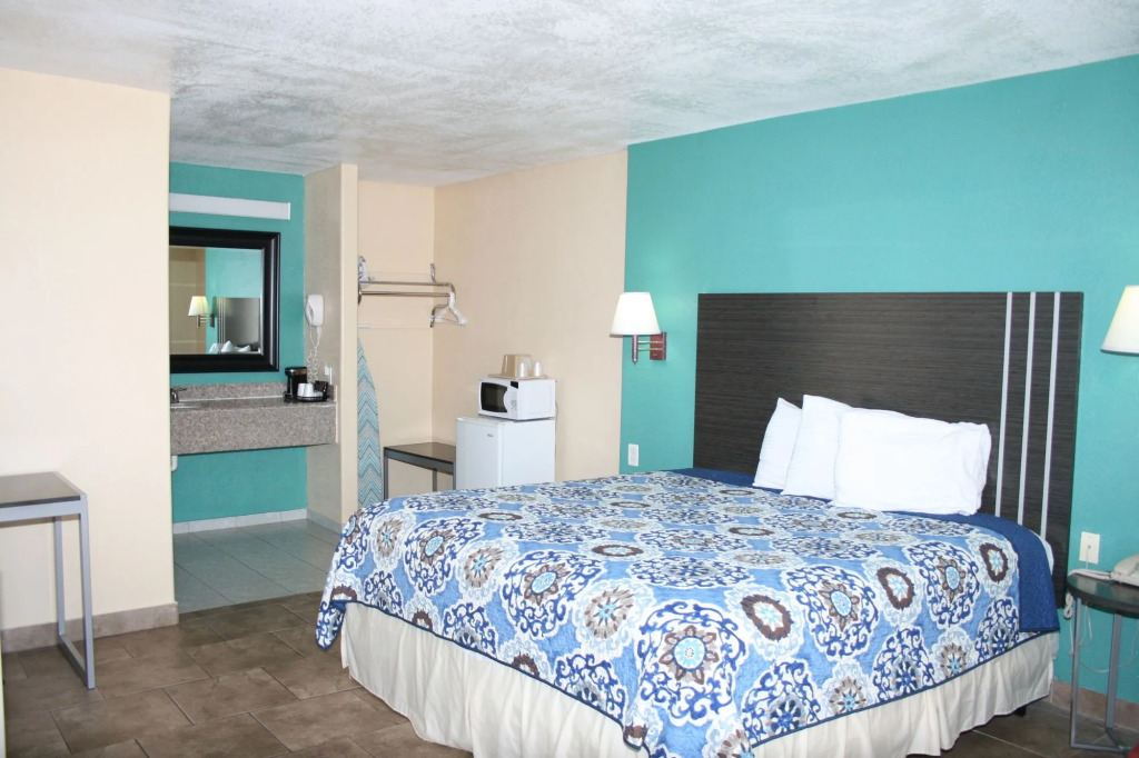 Pinn Road Inn and Suites Lackland AFB and Seaworld