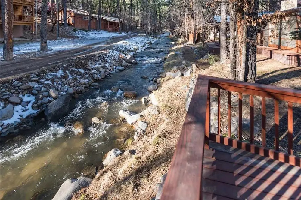 A Stones Thoreau - Two Bedroom Cabin with Hot Tub