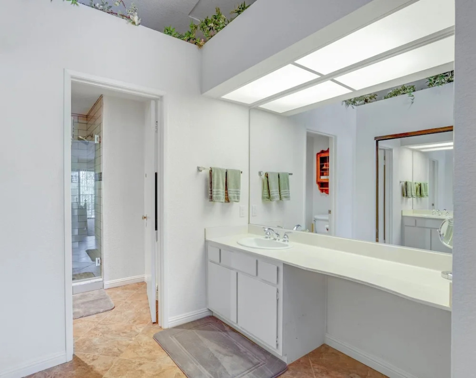 Stylish Condo With Panoramic View Community Pool