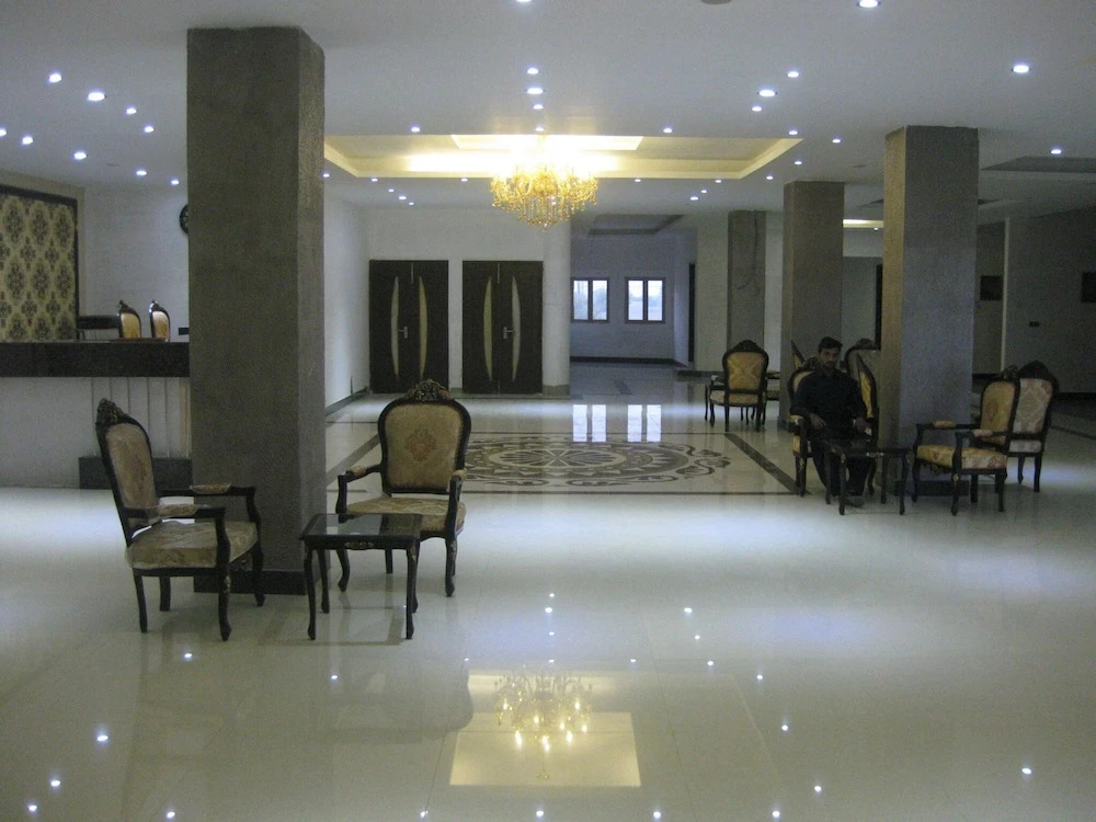 Hotel Sehwan Divine