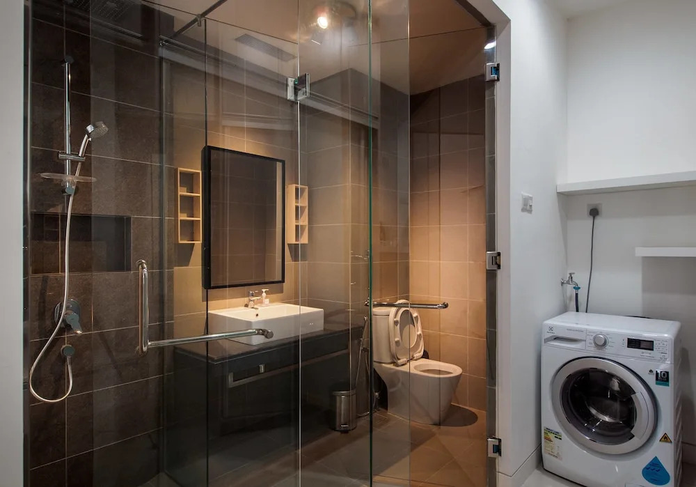 Dashing 1BR Next To Surian MRT 18