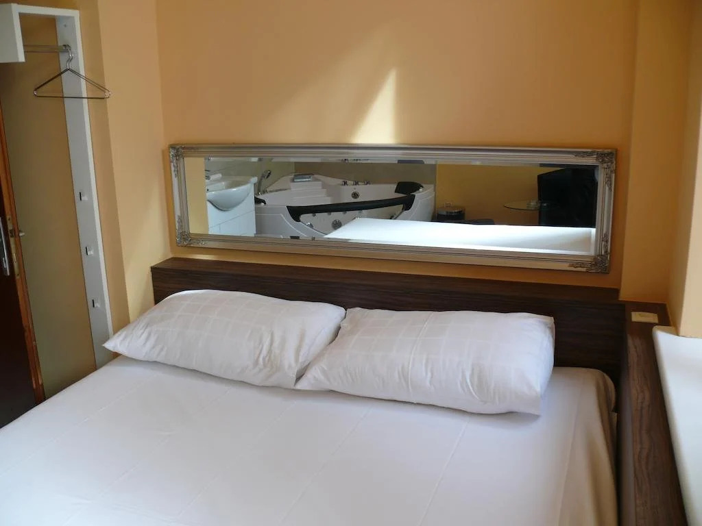 Early Bird Hotel