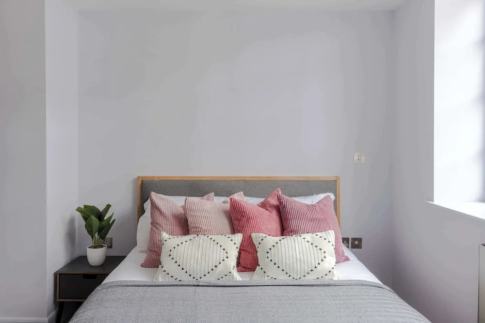The Eyre Suite Two - Farringdon - by Frankie
