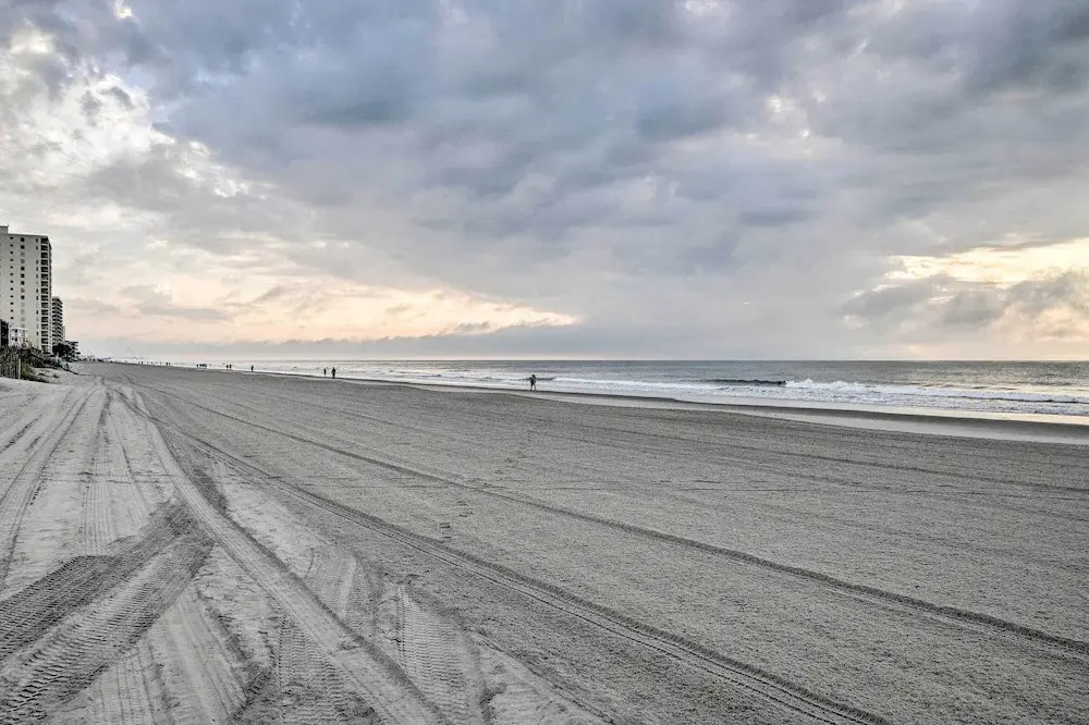 Walk to Beach: Top-floor Condo in Murrells Inlet