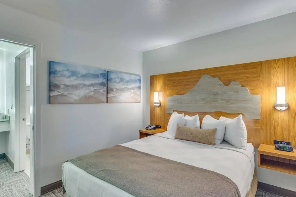 Marshall Suites Bainbridge Island, SureStay Collection by BW