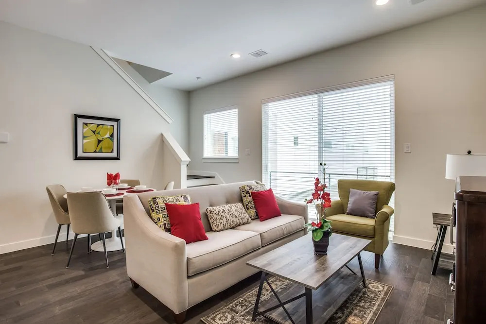 Upscale 2 bedroom Dallas TownHome