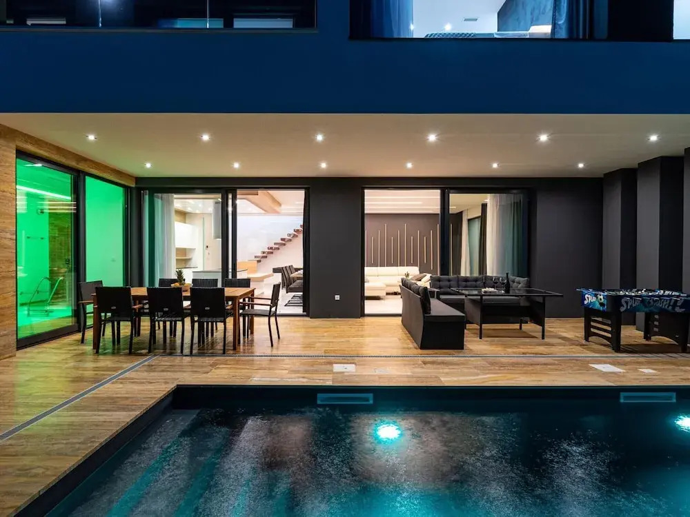 Luxury Villa With Private Indoor and Outdoor Pool