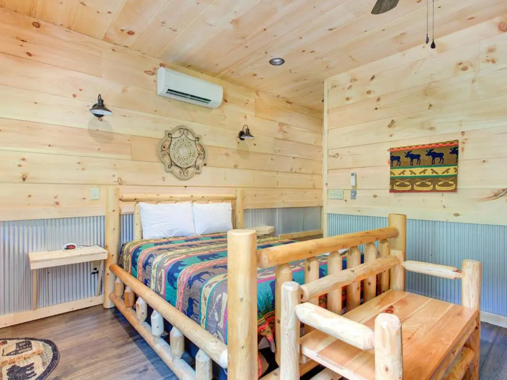 Bearly Hidden, 1 Bedroom, Loft, Resort Pool, Hot Tub, Fireplace, Sleeps 5