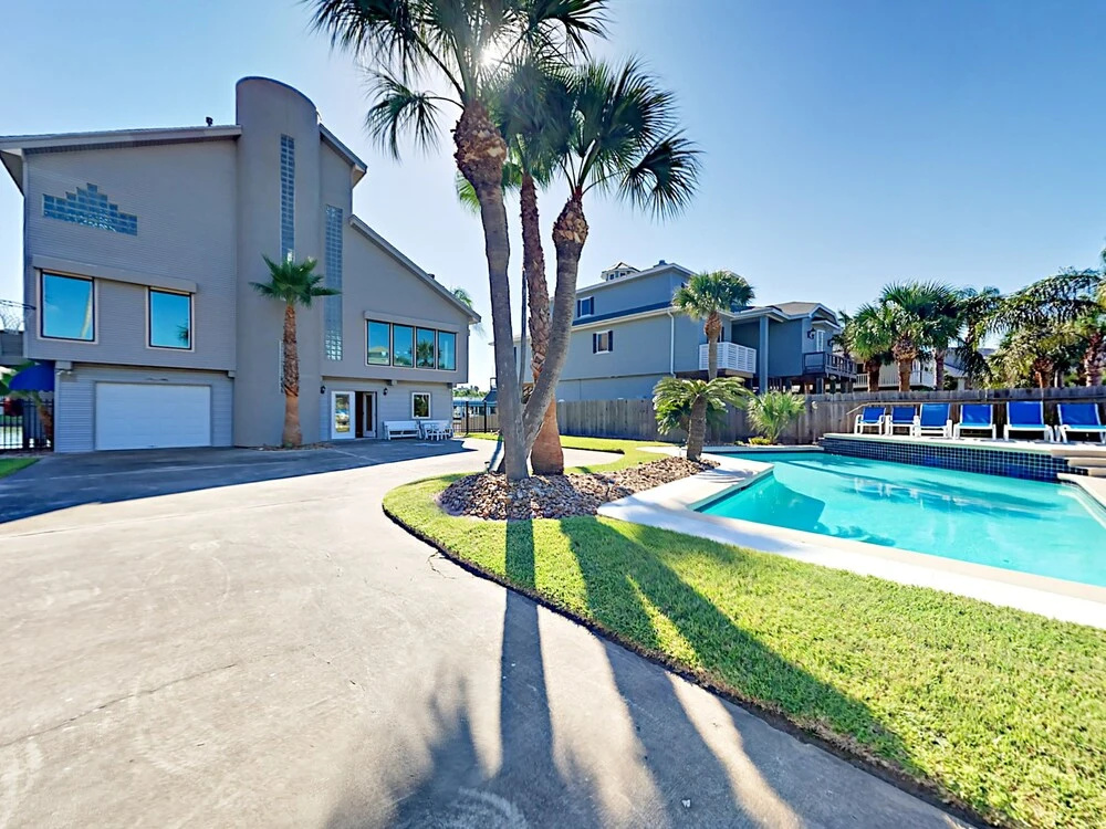 Canal-side Home 4 Bedrooms 4 Bathrooms Home