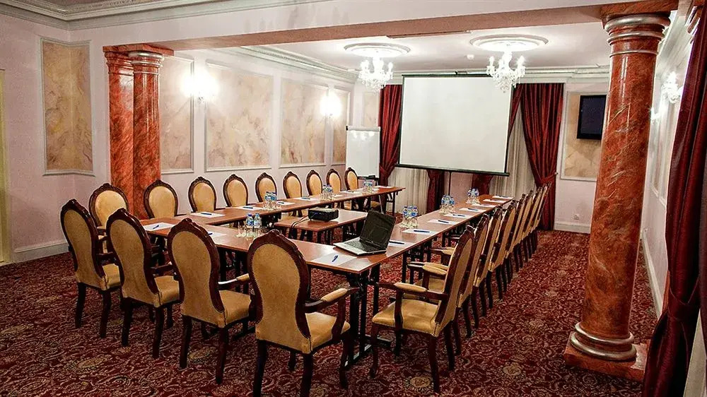 Pałacyk Otrębusy Business & Spa