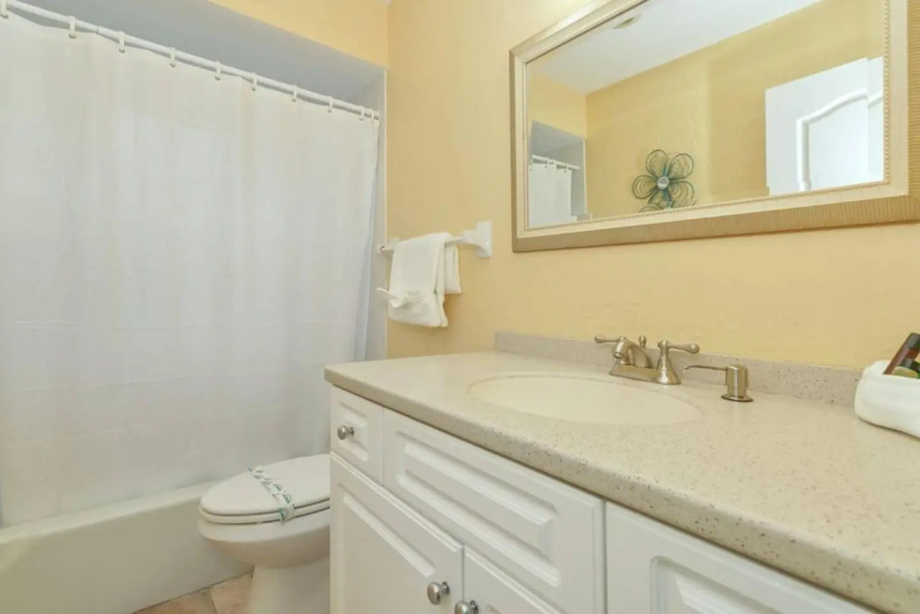 Heated Pool Home - Perfect Location - Walk to Beach, Restaurants and More