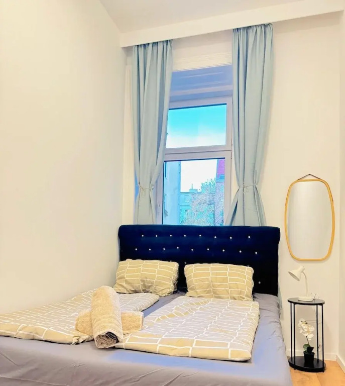 Stylish 9BR Apartment for 18 Guests