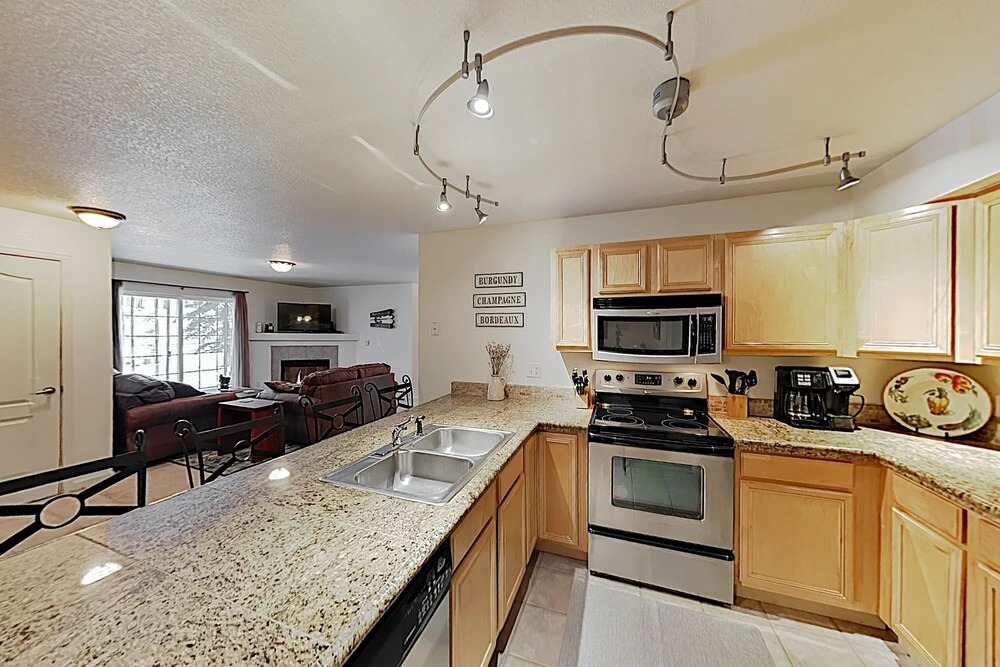 New Listing! Sparkling W/ Hot Tub & Garage 2 Bedroom Condo