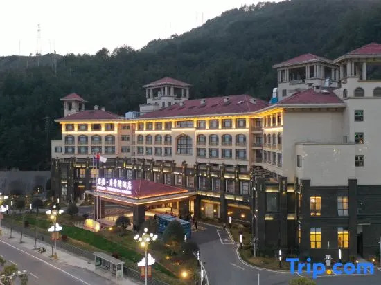 Junlin.Crescent Bay Hotel