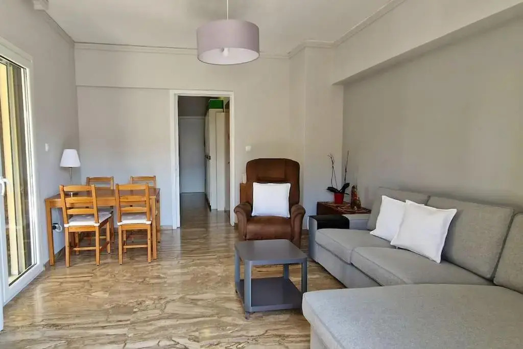 Renovated Private Studio - Metro Holargos 5' Walk