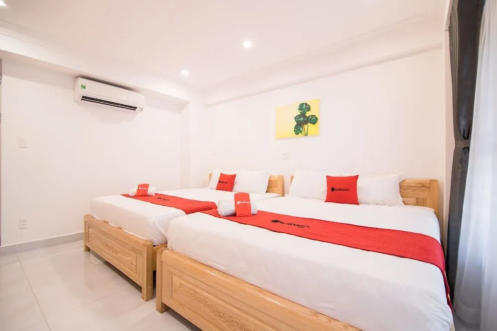 RedDoorz Plus Near Gia Dinh Park