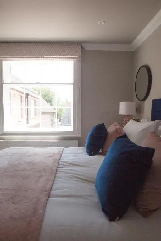 10 Bootham House - luxury city centre apartment with free parking for one car