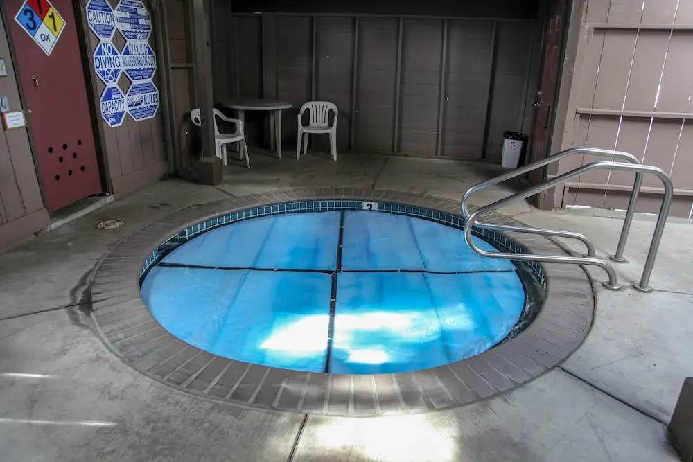 Sierra Manors 8 Pet-Friendly, Short Walk to the Shuttle, Spacious, Centrally Located by RedAwning