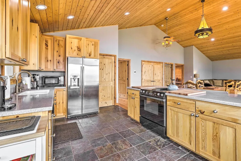 Secluded Granby Mtn Cabin: 75 Acres & Views