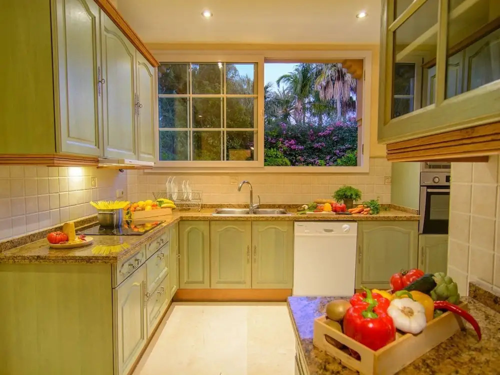 Las Chapas beach front oriented villa