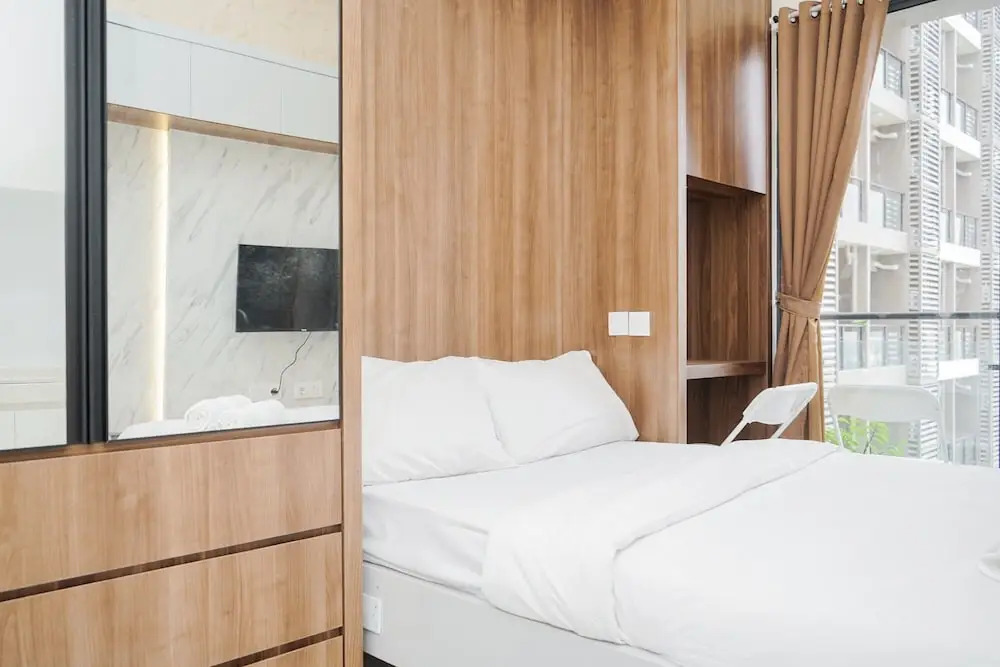 Cozy And Minimalist Studio Room At Sky House Bsd Apartment