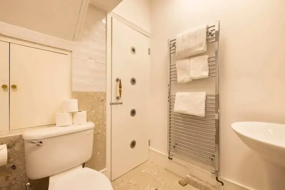 The Abinger Place - Inviting 2bdr House With Study Room & Garden
