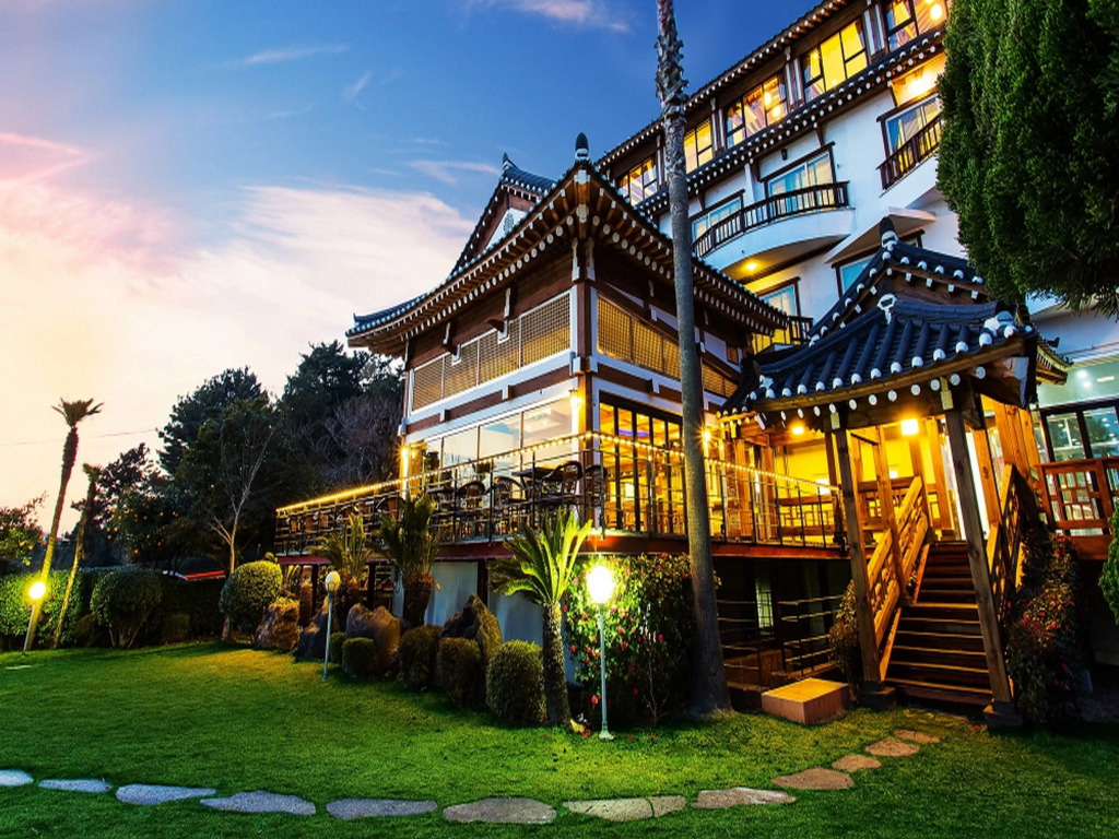 Jeju Hanok Hotel Hallagung