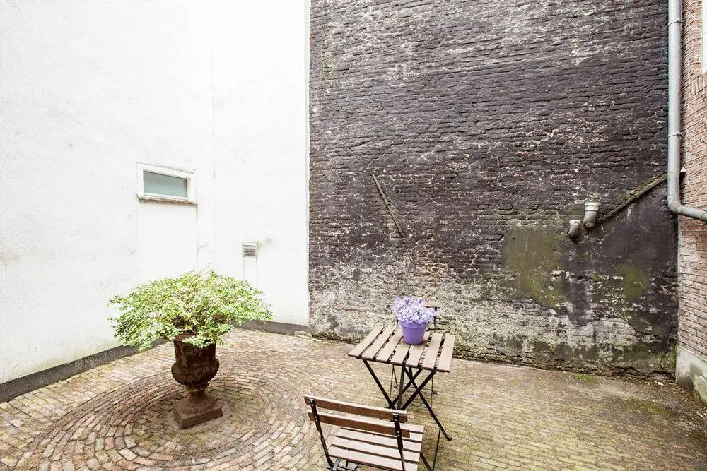 Old Masters Apartment