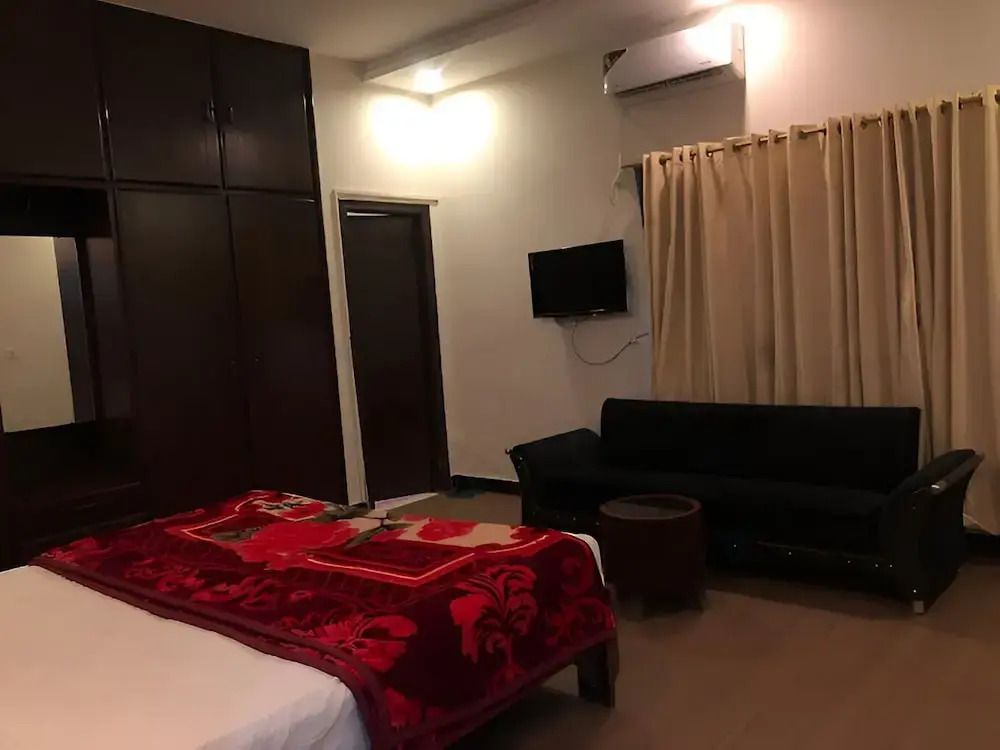 Defence-Mark-Hotel