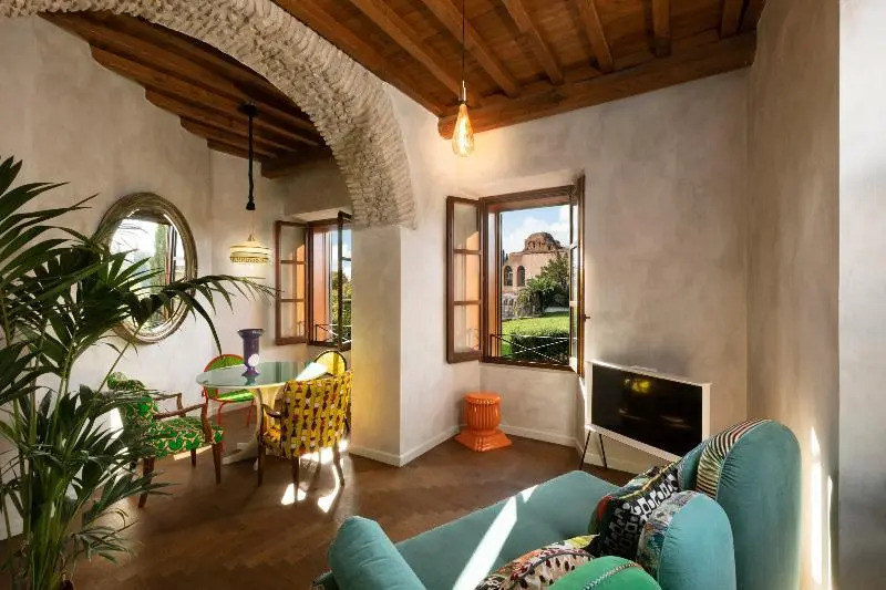 Manfredi Palm Suites