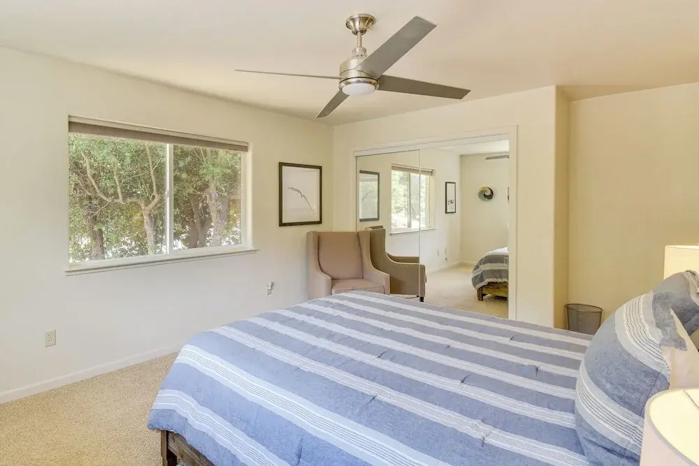 Gateway to Yosemite: Group-friendly Groveland Home