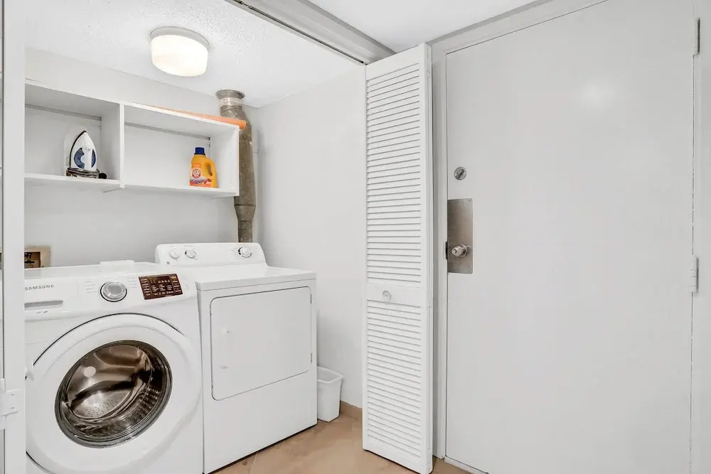 Oceanfront Condo With Direct Beach Access, Pool, Balcony, Grilling Area, & AC