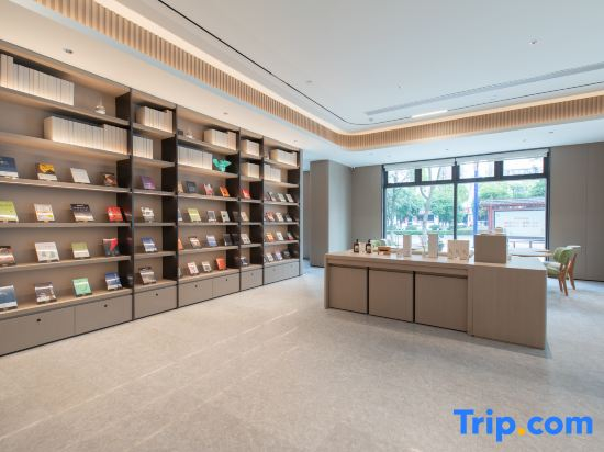 JI Hotel (Jiujiang Lushan Station Zhonghua Xianmu Park)