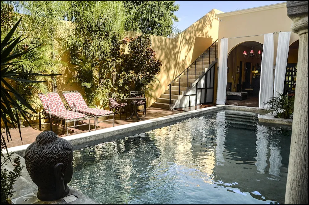 Ochenta Y Dos Bed & Breakfast & Spa