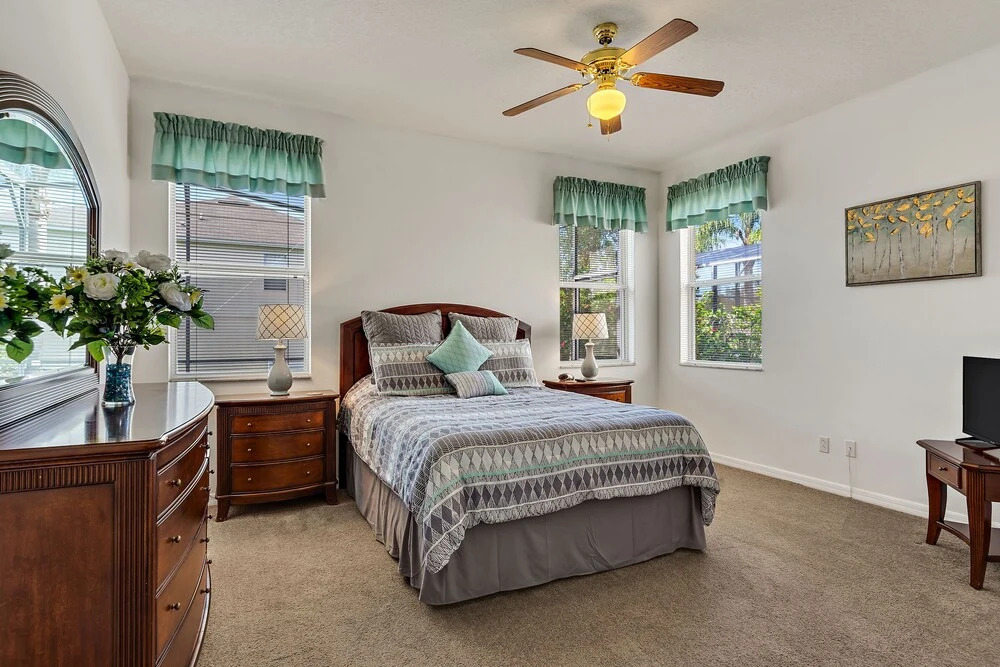 4 Bed Luxury at Legacy Park: Pool, Spa, Games Room