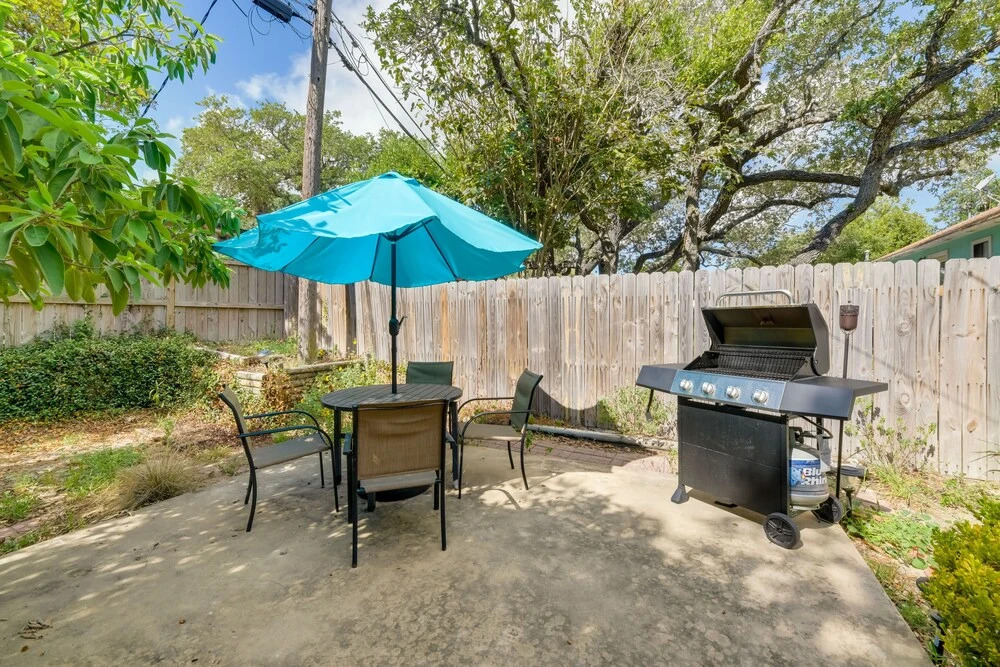 Pet-friendly Rockport Escape: 2 Mi to Beach!