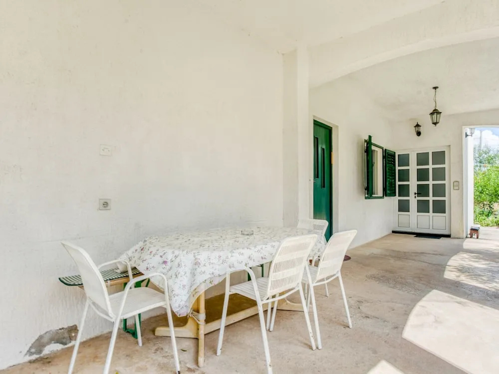 Apartment in Brodarica near Beach