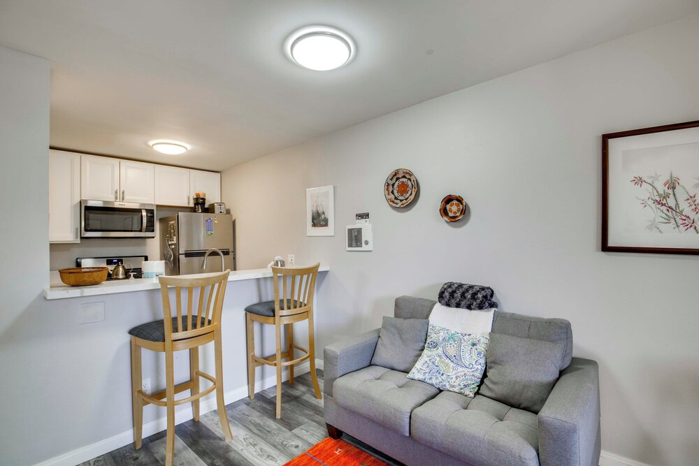 San Diego Studio w/ Pool Access, 2 Mi to Old Town!
