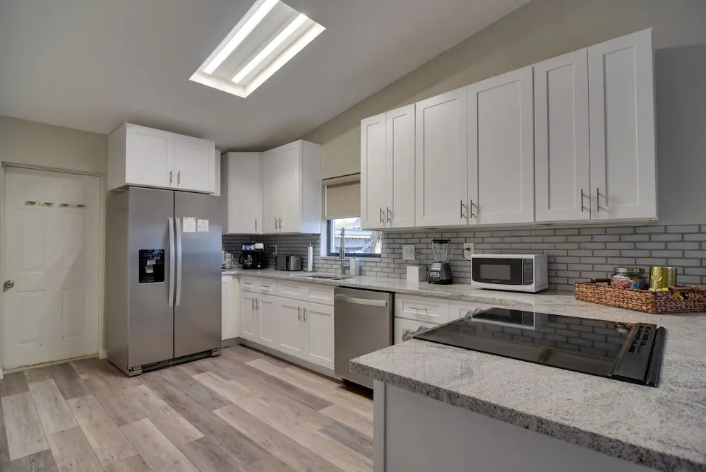 Ideally Located Palm Harbor Condo: Walk Downtown!