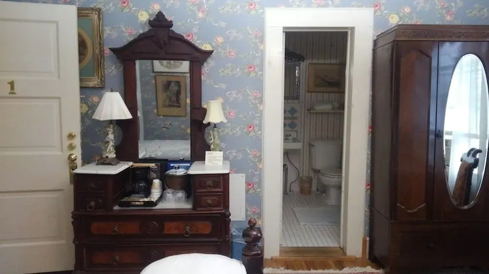 The Inn At Brevard - Bed And Breakfast - Adult Only