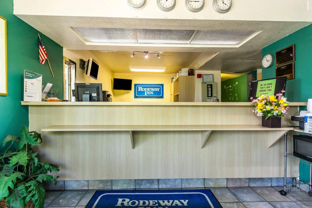 Rodeway inn- Nashville airport - Downtown - Mexican Restaurant on site