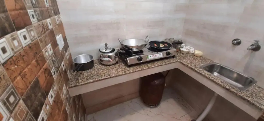 Aggarwal hotels & guest houses lajpat nagar luxury stay in independent flats with attached kitchen washroom and balcony cal 92121 ,74700