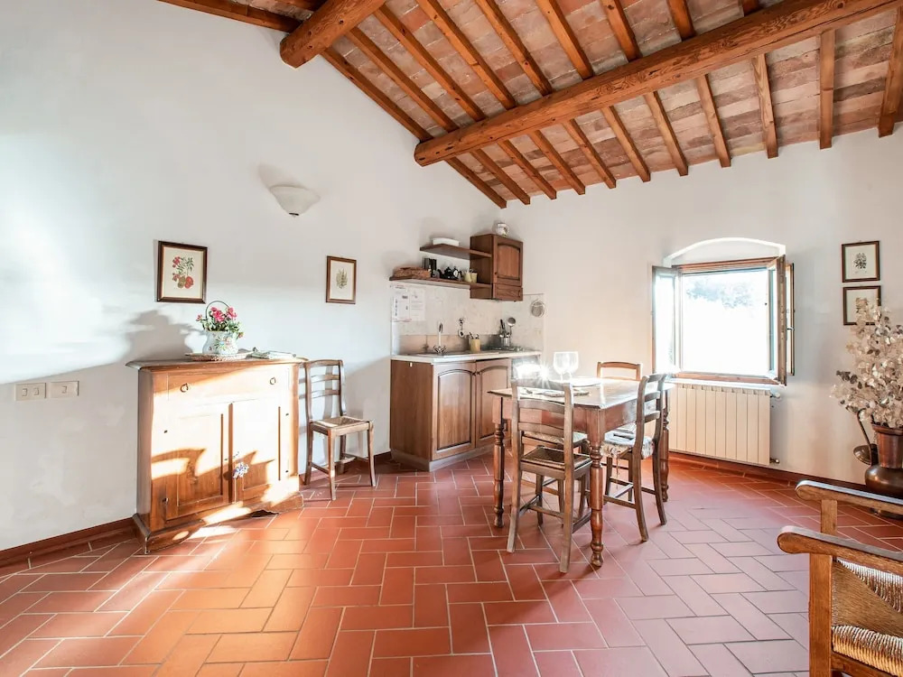 Cosy holiday home in Tuscany with shared swimming pool