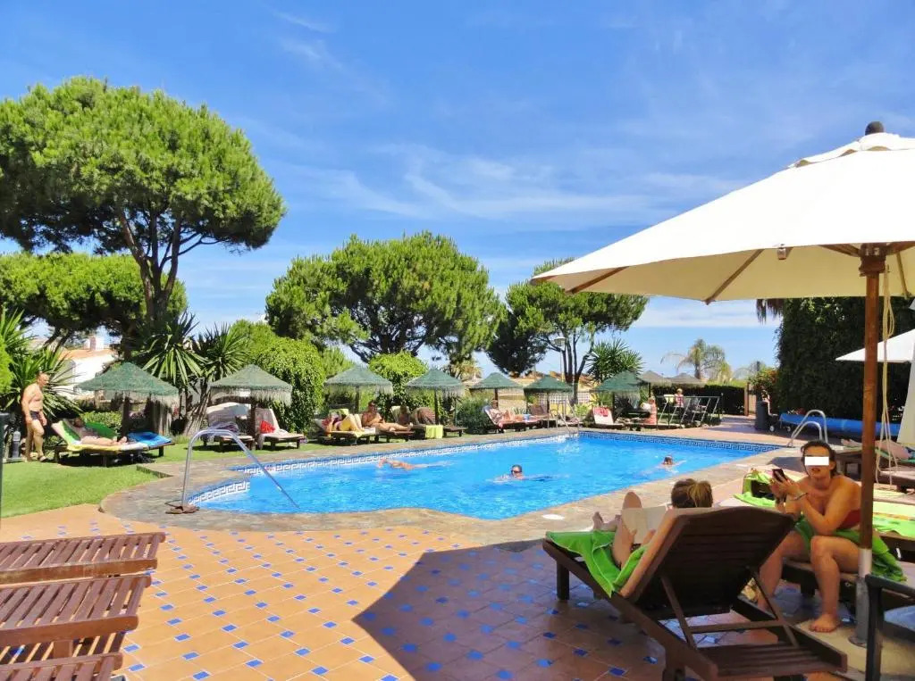 Dona Lola Patricia - Spacious 3 Bedroom Top Floor Apartment with Uninterrupted Sea Views - Only a Few Meters To Calahonda Beach - Costa Del Sol - Cs188