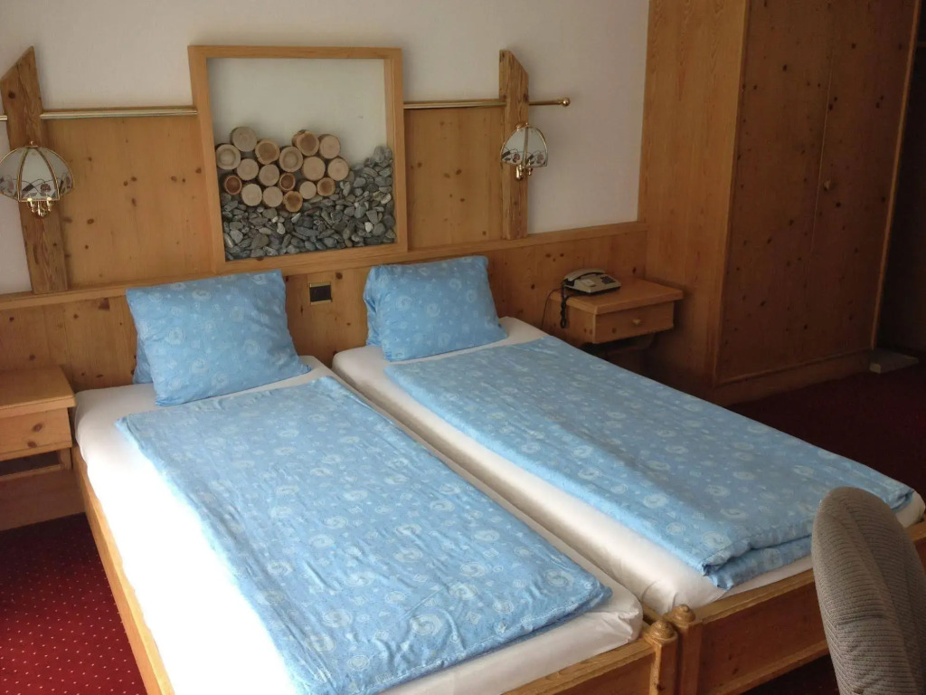 Hotel Crystal